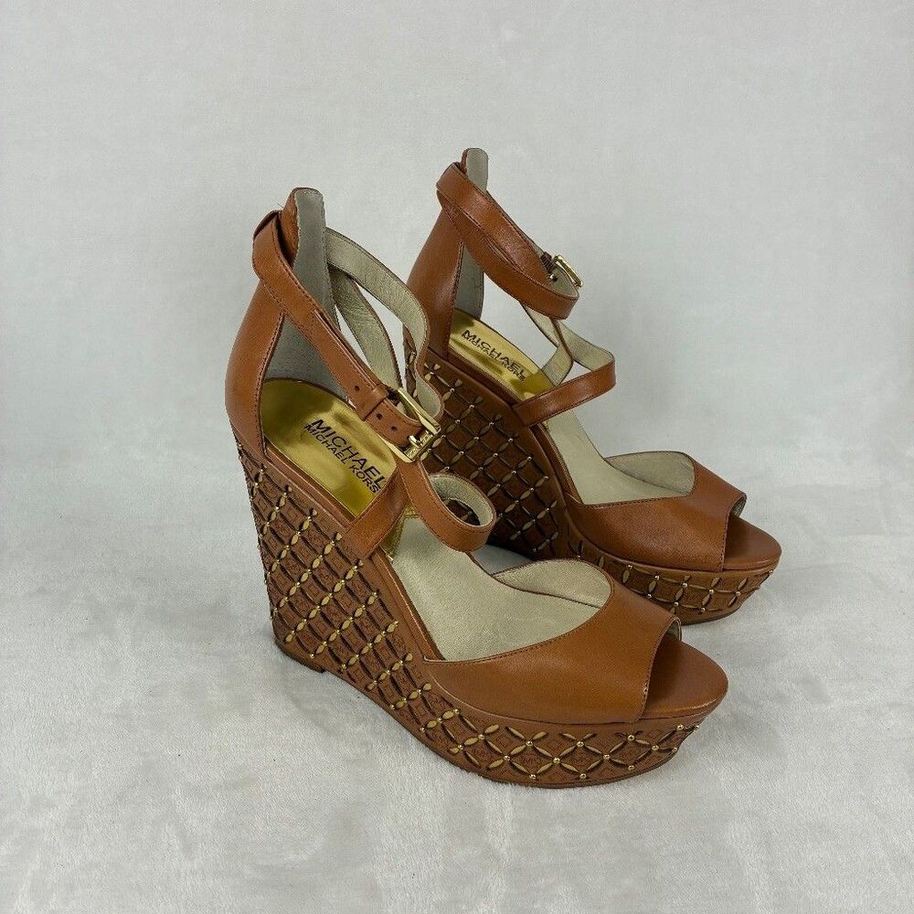 Michael Kors Women’s 8.5M Tan Leather Platform Wedge Sandal Gold Studded Luxe